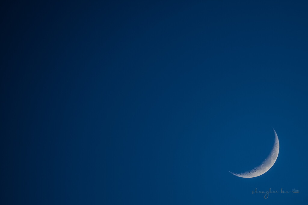 blue gradation and moon