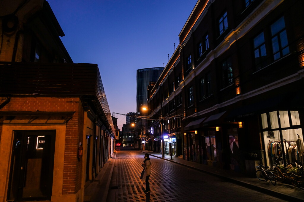 liaoning road at twilight