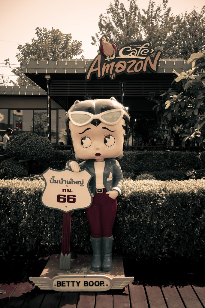 betty boop at amazon cafe