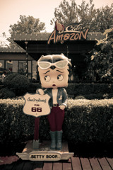 betty boop at amazon cafe