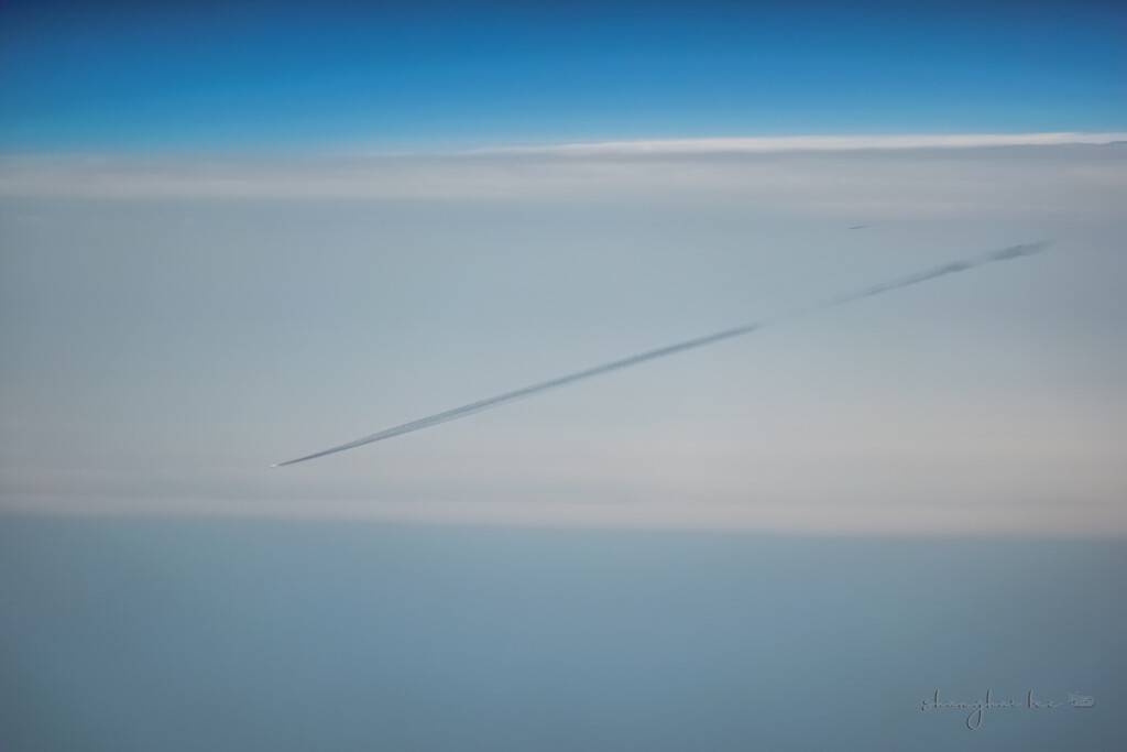 black contrail
