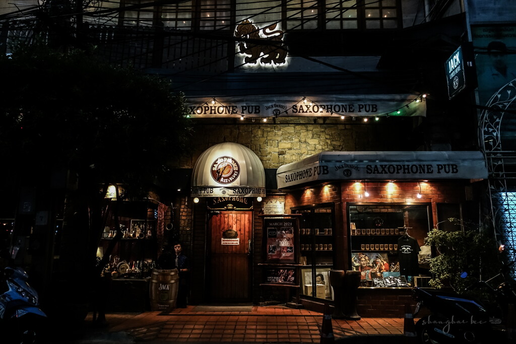 saxphone pub 01