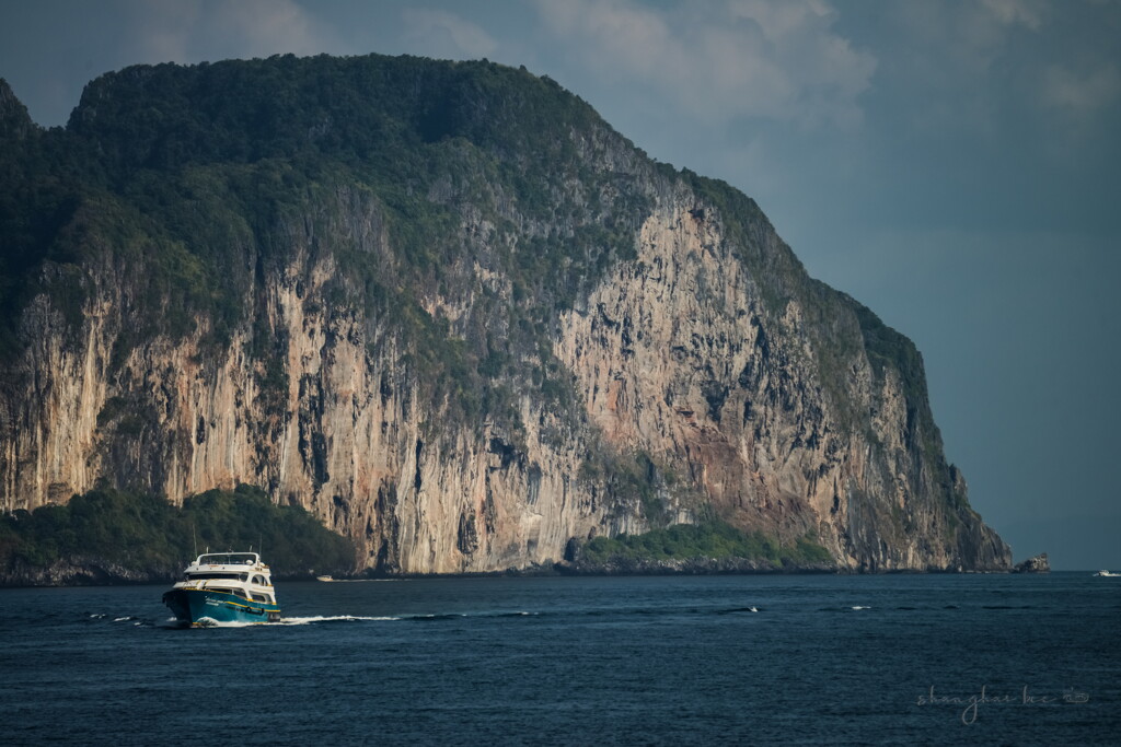 the sheer cliff of phi phi 01