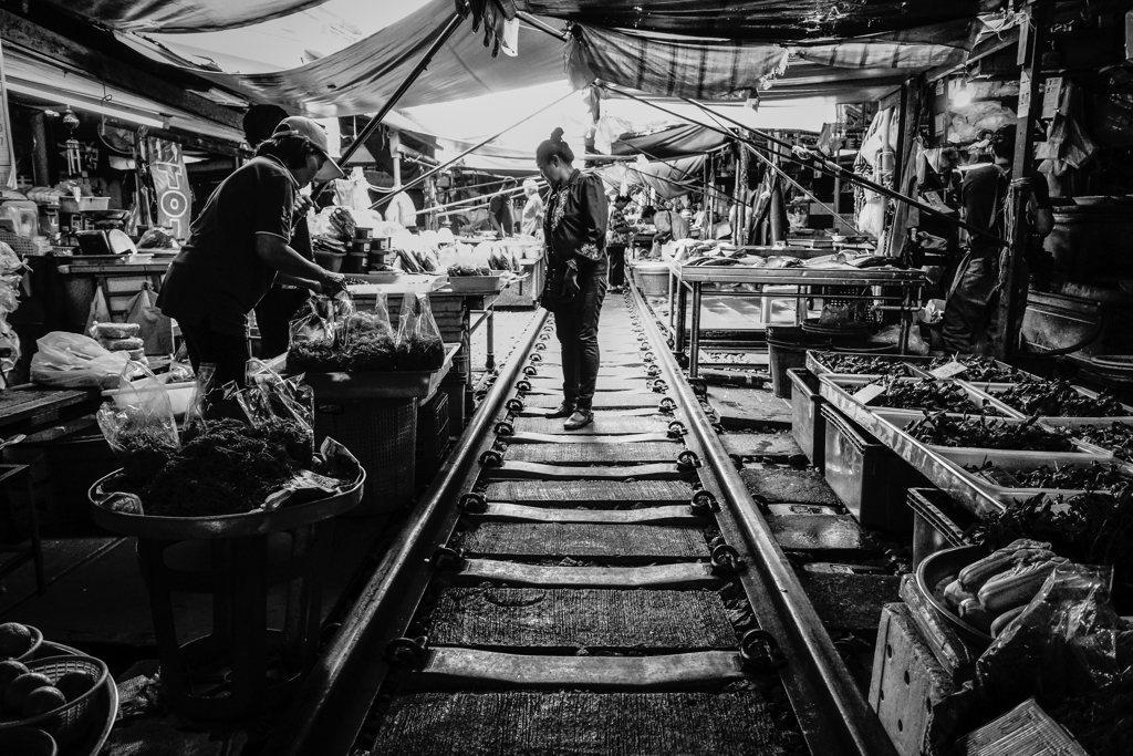 mae klong market