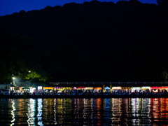 対岸の祭り