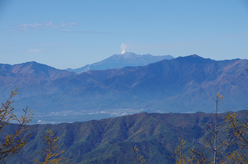 入笠山より御嶽山を望む