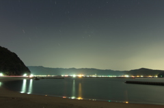 カラフルな波打ち際