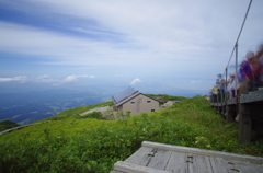 大山頂上より日本海を望む