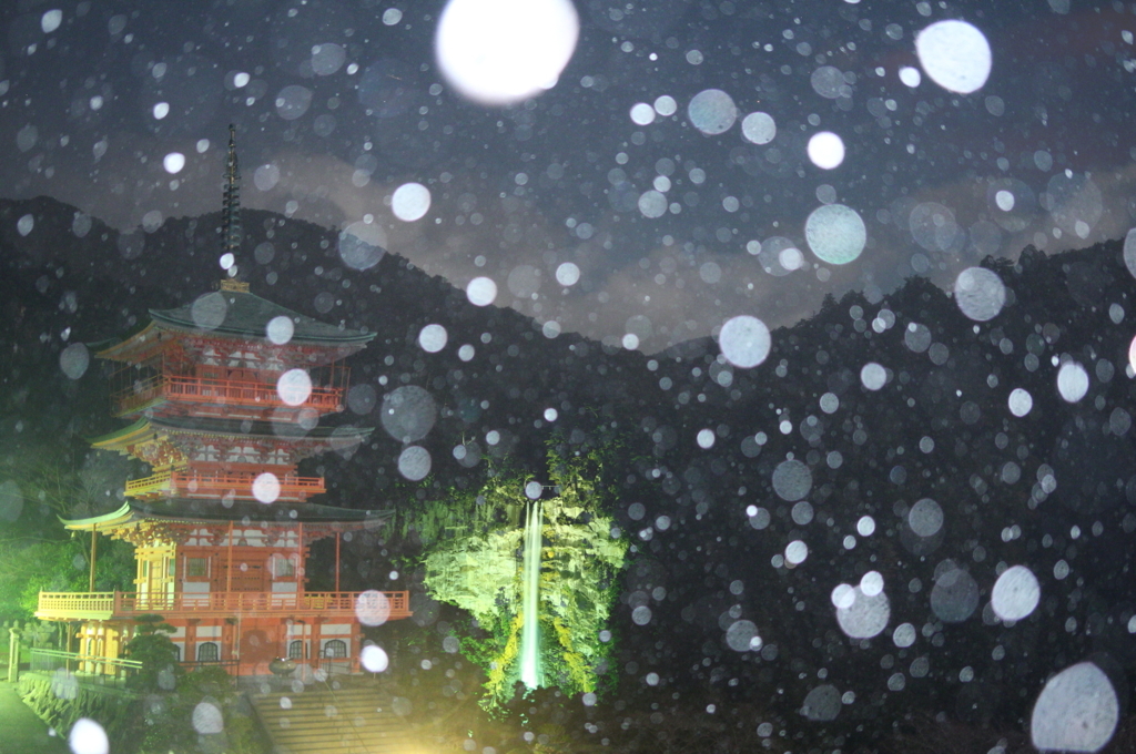 那智の滝ライトアップ。。雪