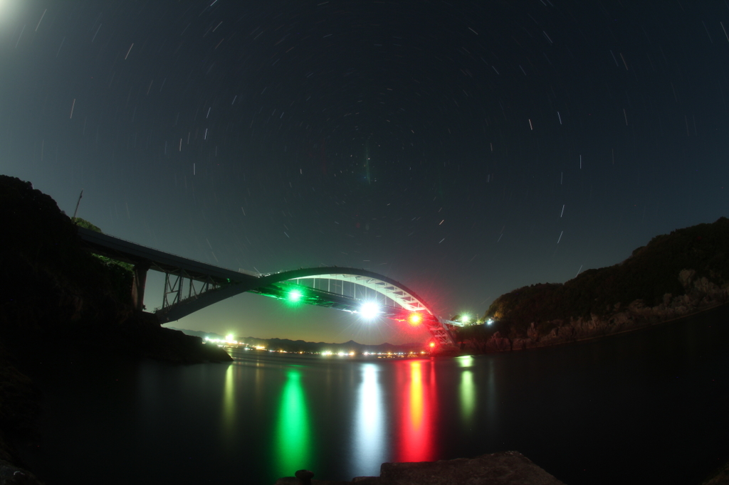 北極星とアーチ橋