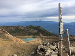 頂上より二ノ池を望む