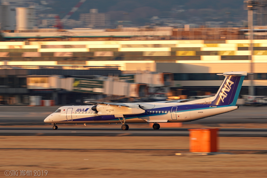 ITAMI　DHC8‐Q400　離陸