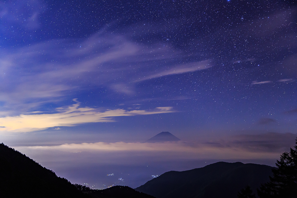 夜空と富士山