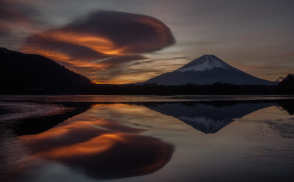 朝の精進湖