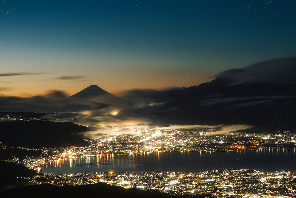 雨上がりの夜空に