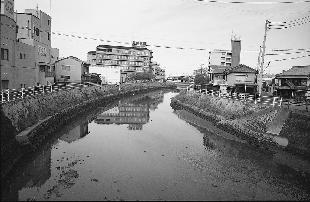川