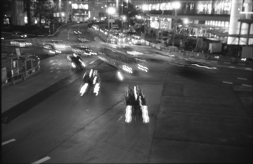 揺れる交差点４