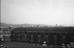 トタン壁の倉庫全景