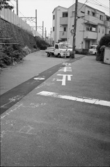止まれ