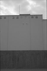 ぬりかべ的建物