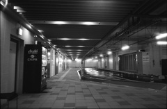 地下乗降場