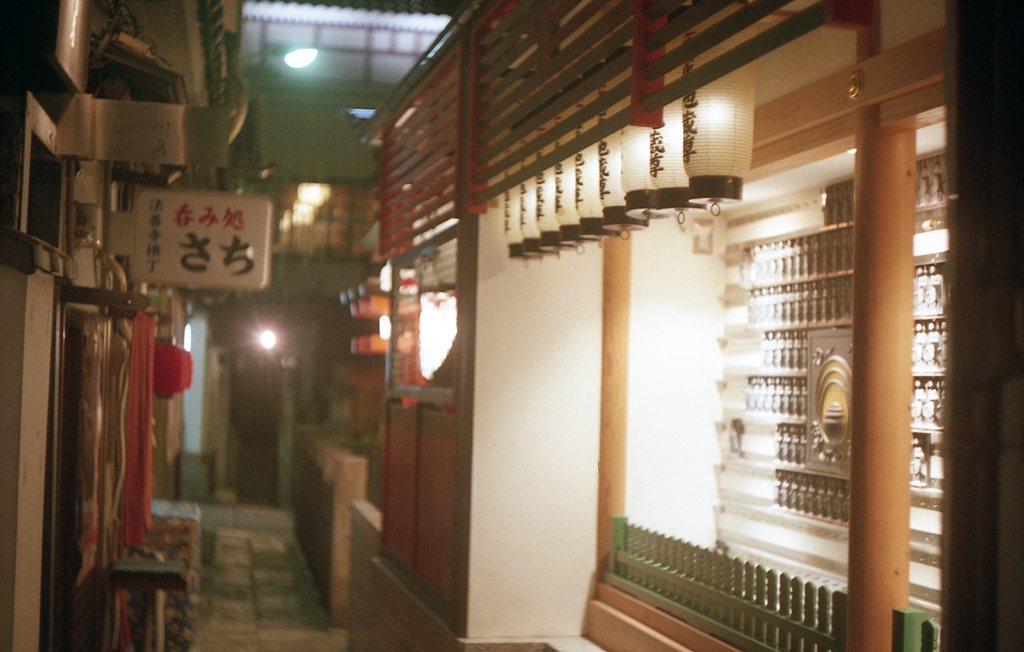 法善寺横の路地