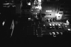 夜の駐車場