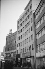 湾曲ビル～表～