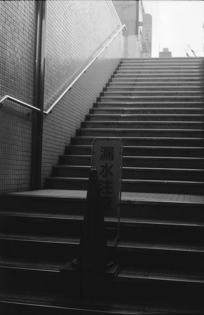 外は雨