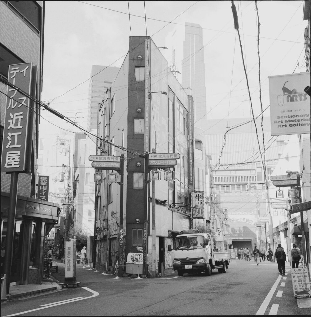 三角なビル