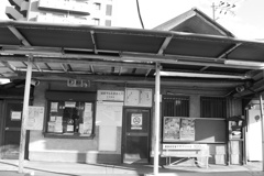 “はまでらえきまえ” 駅