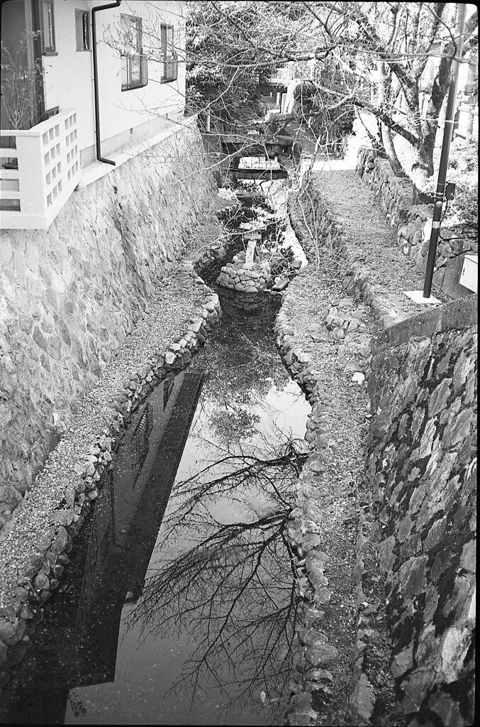 小川