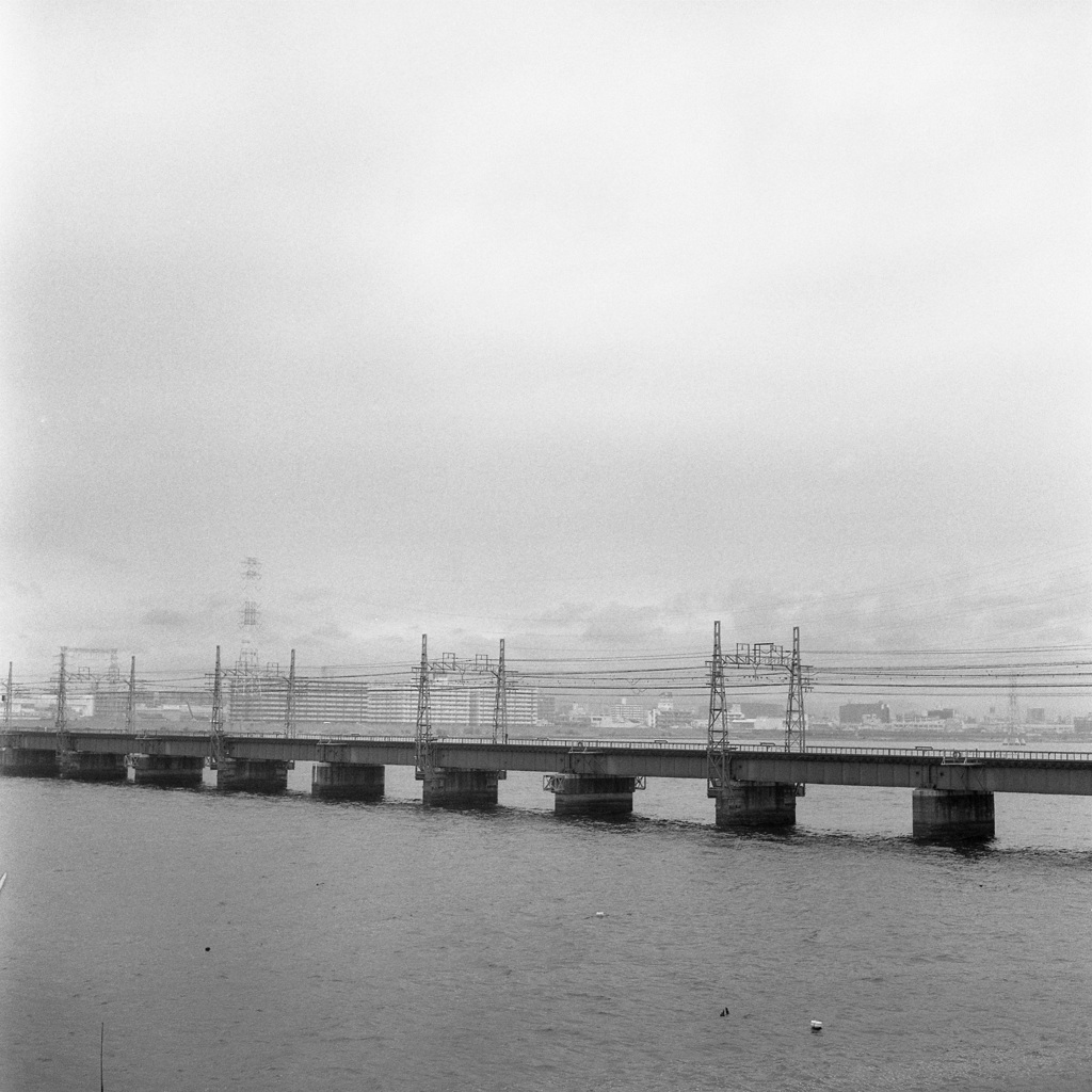 霞む鉄橋