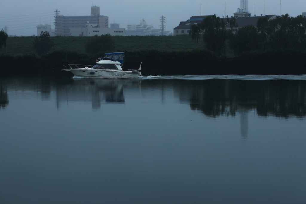 霧雨を切り裂く