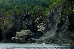 知床岬クルーズ　　絶壁と奇岩