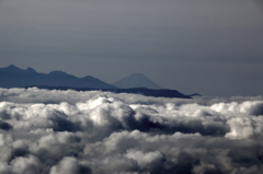 雲海に浮かぶ心の山