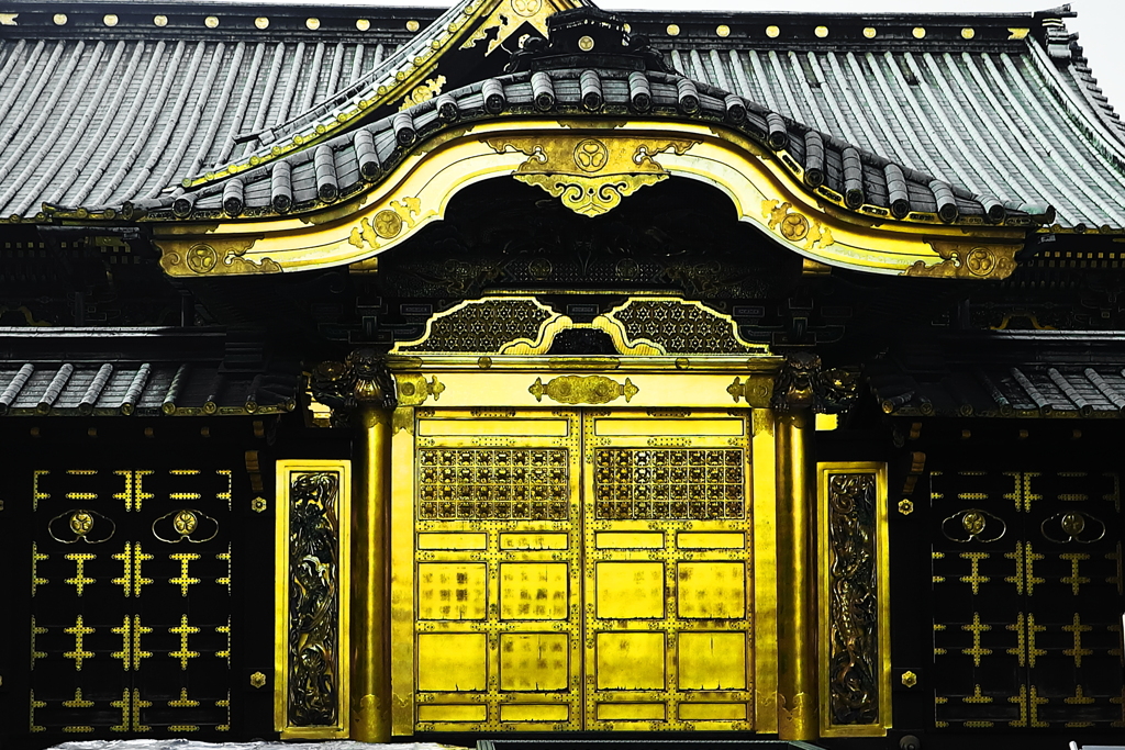 権威の象徴は　金