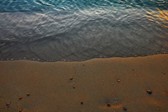 夕陽に染まる汀（みぎわ）