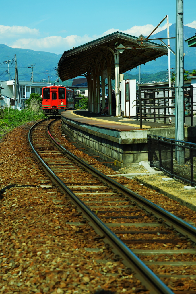 只見線　七日町駅　電車が行っちゃう！