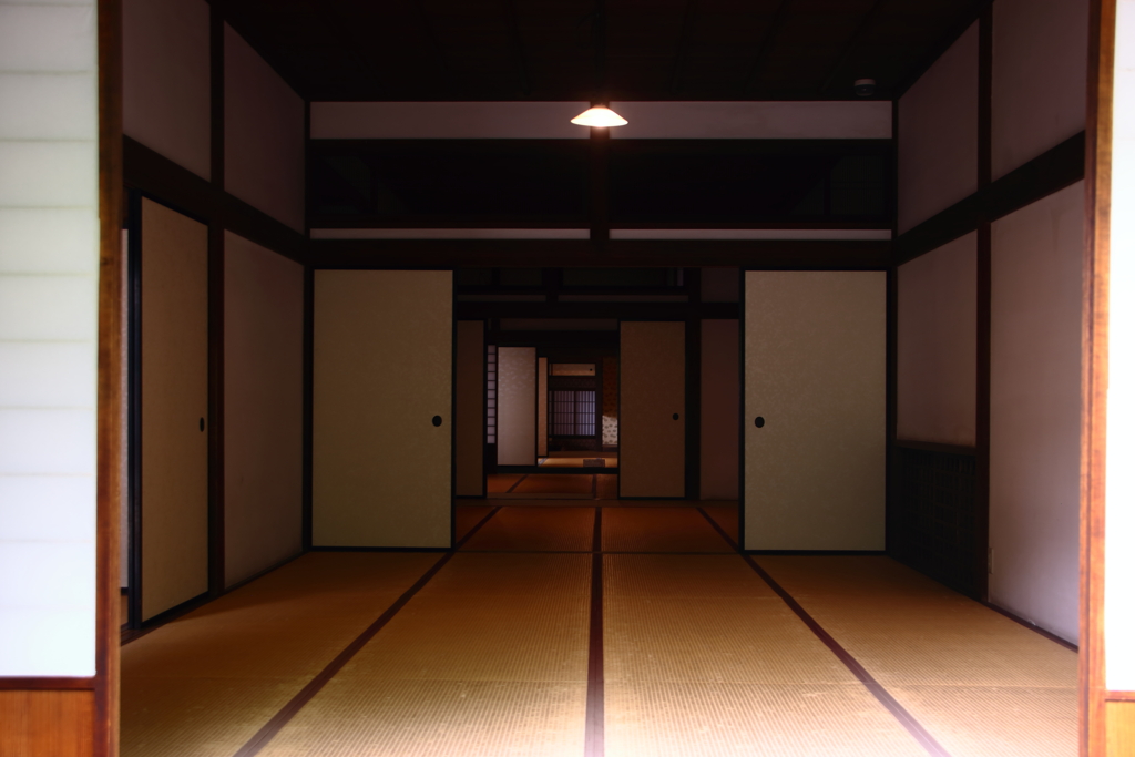 曲者じゃ～、捜せ、捜せ～っ！