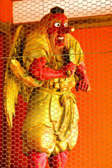 吽　　高尾山薬王院仁王門