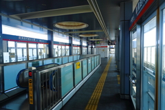 こじんまりとした駅ホーム