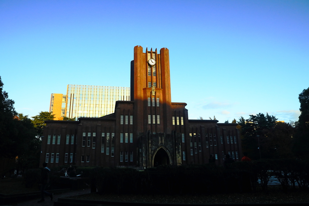 最高学府のシンボル