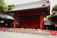 旧加賀屋敷御守殿門(赤門）は耐震診断中