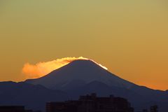 雪煙たなびく