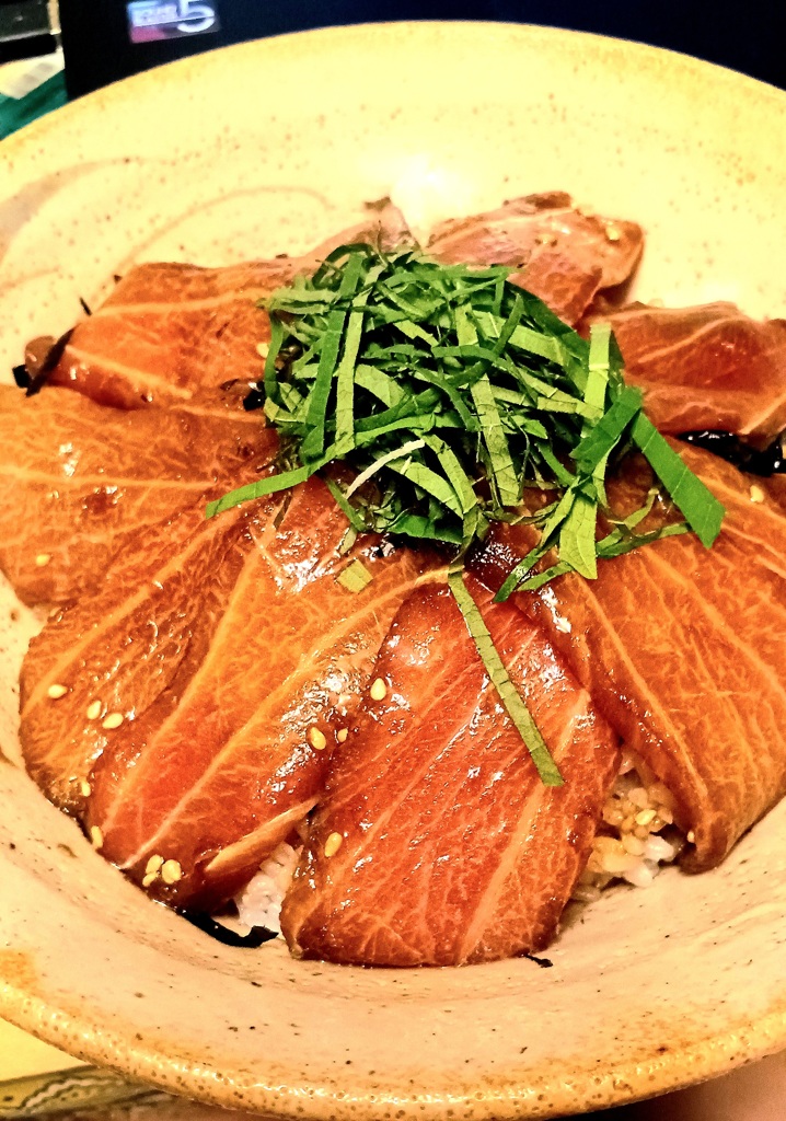 マグロ中トロ漬け丼