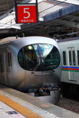 ユニーク　な　面立ち