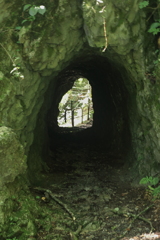 怪しい　手掘りのトンネル
