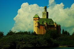 ・・・ん!? ビーチリゾートに ドイツの城 ・・・ん!? ビーチリゾートに ドイツの城