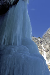 巨大氷塊と雲龍瀑